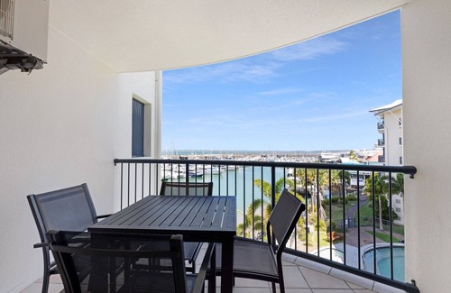 Urangan Apartment | Beachside Retreat in Urangan Mantra Resort
