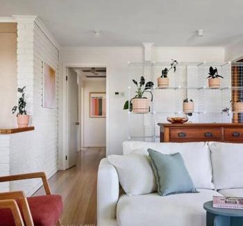 Portarlington House | Pet-Friendly Beachside Retro Retreat in Portarlington