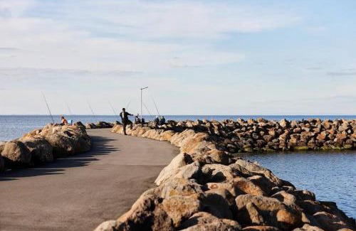 Portarlington House | Pet-Friendly Beachside Retro Retreat in Portarlington