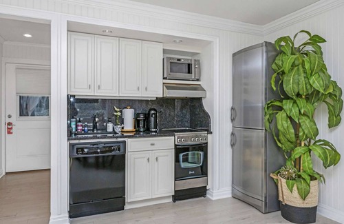 Napeague Apartment | Beachside Retreat with Partial Ocean View and Patio Access