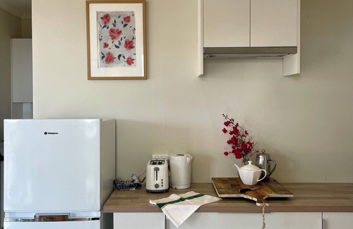 Duncan Apartment | Beachside Studio styled space with sea views and 3 minute walk to the beach
