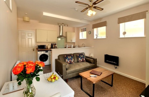 Minehead Apartment | Cozy Beachside Suites with Breakfast & Child-Friendly Fun