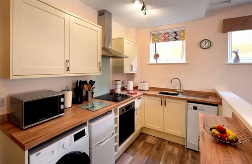 Minehead Apartment | Cozy Beachside Suites with Breakfast & Child-Friendly Fun