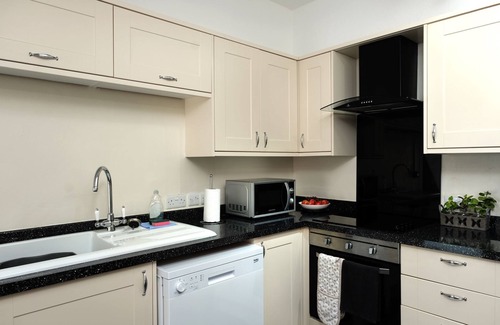 Minehead Apartment | Cozy Beachside Suites with Breakfast & Child-Friendly Fun