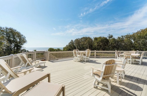 Vanderhorst Plantation House | Ocean View Beachside Treehouse with Family-Friendly Amenities