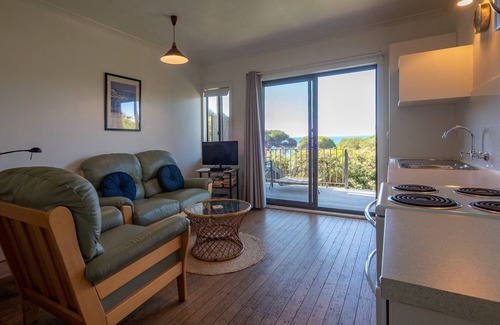 Pambula Beach Apartment | Beachside Units: Pet-Friendly Retreat with Ocean Views
