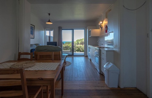 Pambula Beach Apartment | Beachside Units: Pet-Friendly Retreat with Ocean Views