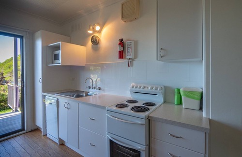 Pambula Beach Apartment | Beachside Units: Pet-Friendly Retreat with Ocean Views