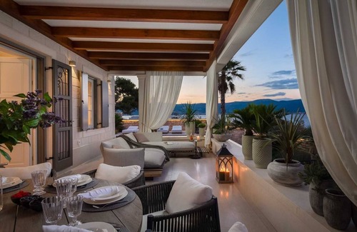 Slatine Villa | Beachside Villa Heaven: Relax by the Ocean with Pool & Spa