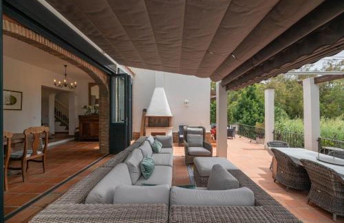 Carib Playa Villa | Beachside Villa in Carib Playa: Family-Friendly Retreat