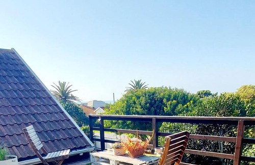Kidd's Beach Apartment | Ocean View Retreat: Beachthyme Self Catering Loft