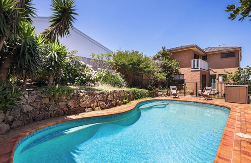 Freshwater House | Beachview Curl Curl - the BEST views on Sydney’s beautiful Northern Beaches!