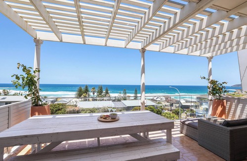 Freshwater House | Beachview Curl Curl - the BEST views on Sydney’s beautiful Northern Beaches!