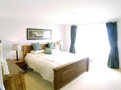 Llanelli House | Beachview: 5-Star Child-Friendly Retreat with Top Reviews