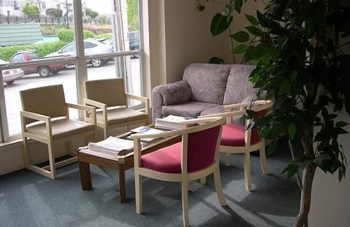 Westside Santa Cruz Hotel | Relax at Beachview Inn with Spa, Kitchen & Breakfast