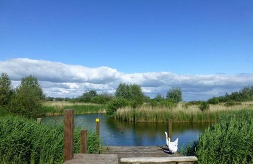 Makkum House | Inviting Beachvilla Ijsselmeerblik with Hot Tub & Kitchen