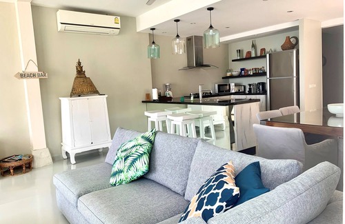 Bophut Villa | Beachvilla: Ocean View Retreat with Private Pool & Breakfast