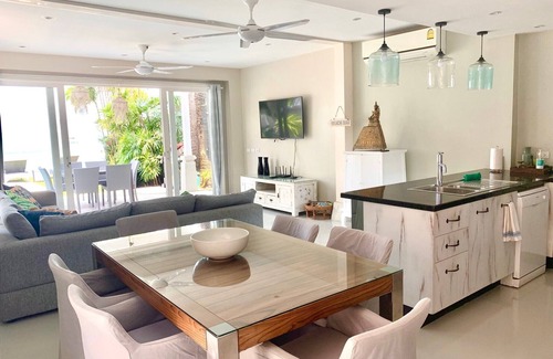 Bophut Villa | Beachvilla: Ocean View Retreat with Private Pool & Breakfast