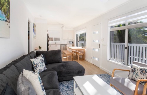 Berrara House | Beachway: Pet Friendly Retreat by the Ocean - 10/10 Rated