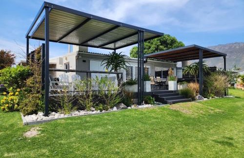Fleur Park Apartment | Beachwood Cottage: Family-Friendly Retreat with Great Amenities