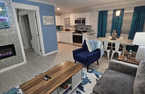 Caloosahatchee Apartment | Convenient Getaway: Walk to Town & Enjoy Ocean Views!