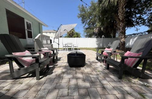 Ozona House | Pet-Friendly Beachy 2-Bedroom Condo with Top Ratings