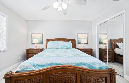 Ozona House | Pet-Friendly Beachy 2-Bedroom Condo with Top Ratings