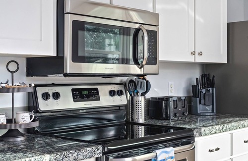 Bradenton House | Two Bedroom Retreat with Heated Pool Near Anna Maria