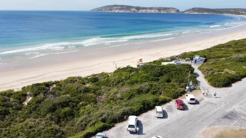 Robberg Beach Apartment | Relaxing Beachy Head Hideaway with Pool & Ocean Views