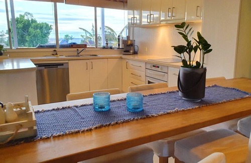 Kiama Downs House | Beachy Keen: Guest Rated 9.4 with Spa & Hot Tub!
