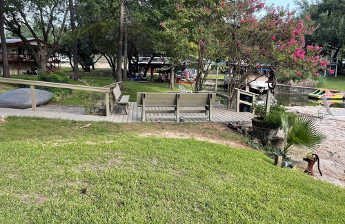 Granite Shoals Cottage | Beachy-Keen Cottage on Lake LBJ; Canoe, Kayaks, Slip, Pets welcome!nn