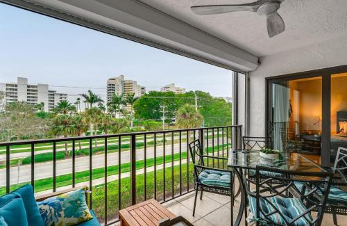 Marco Island Apartment | Beautiful Marco Island Condo with Oceanfront Pool Access
