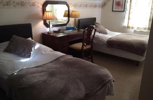 Meads Bed & Breakfast | Beachy Rise: Family-Friendly Getaway with Breakfast Included