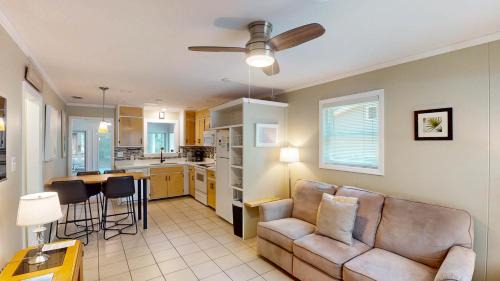 Jekyll Island Apartment | Inviting Beachy Sisters Duplex with Pool and Family Amenities