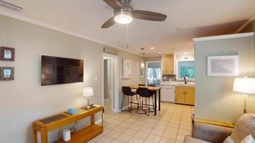 Jekyll Island Apartment | Inviting Beachy Sisters Duplex with Pool and Family Amenities