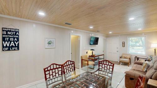 Jekyll Island Apartment | Beachy Sisters B Duplex: Family-Friendly Escape with Pool
