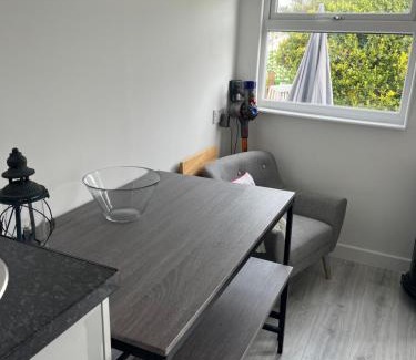 Warden Ski Chalet | Beachy Vibes and Chill Times 2 bed chalet in Leysdown