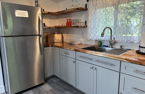 Brunswick Cottage | Oceanfront Cottage with Spa & Breakfast - Guest Rated 9.8