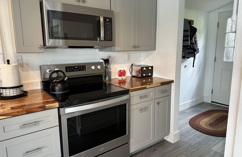 Brunswick Cottage | Oceanfront Cottage with Spa & Breakfast - Guest Rated 9.8