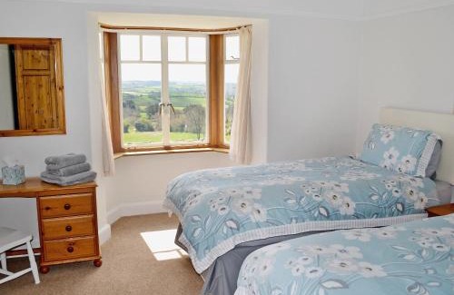 Ivybridge House | Experience Beacon Cottage: Family-Friendly 5-Star Retreat