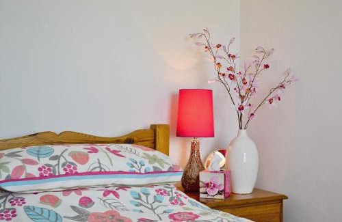Ivybridge House | Experience Beacon Cottage: Family-Friendly 5-Star Retreat