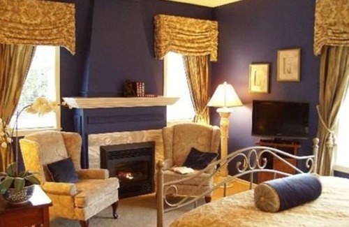 Booktown Hotel | Oceanfront Relaxation at Beacon Inn in Sidney - Rated 9.2