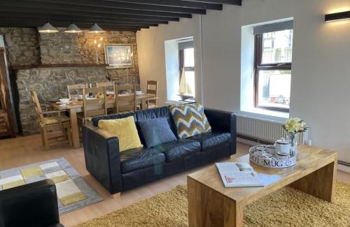 Saundersfoot House | Discover Beaconing View: Family & Pet-Friendly Retreat