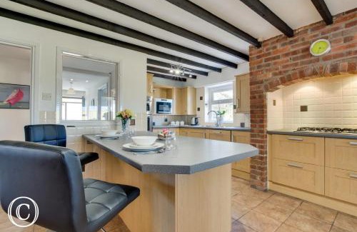 Saundersfoot House | Discover Beaconing View: Family & Pet-Friendly Retreat