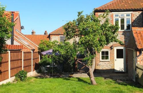 Briston House | Cozy Beaconsfield Cottage: Pet and Child Friendly Retreat