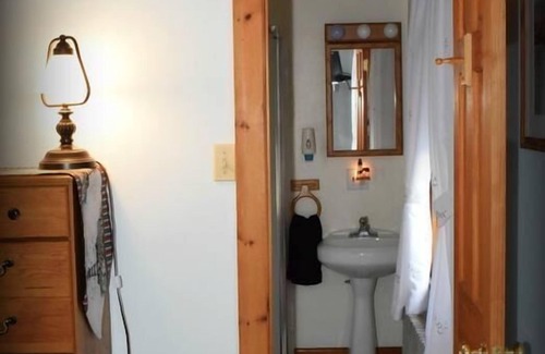 Paxinos Bed & Breakfast | Guest Rated: Beagle's Bed & Breakfast with Family-Friendly Perks