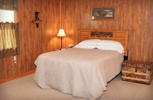 Paxinos Bed & Breakfast | Guest Rated: Beagle's Bed & Breakfast with Family-Friendly Perks