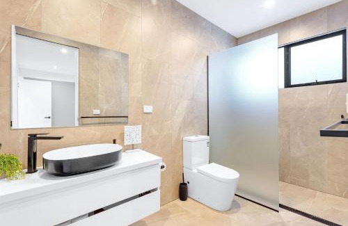 Vincentia House | Beam Hideaway - Pool, Spa & all the additional lux