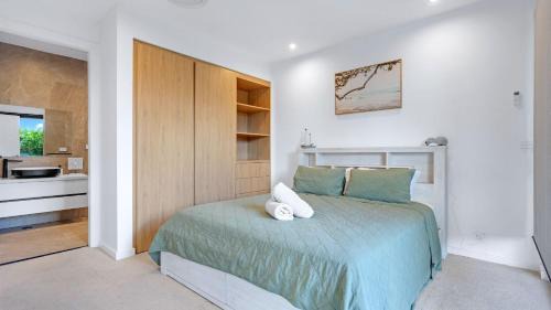 Vincentia House | Beam Hideaway - Pool, Spa & all the additional lux