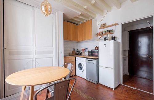11th Arrondissement Apartment | Experience Comfort at Beams and Blues by Veeve